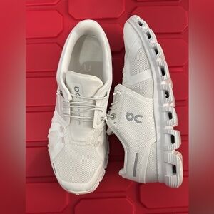 Woman’s QC white sneakers